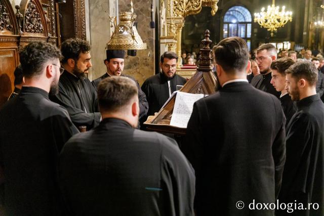Priveghere în cinstea Sfântului Apostol Andrei la Catedrala Mitropolitană din Iași / Foto: pr. Silviu Cluci Priveghere în cinstea Sfântului Apostol Andrei la Catedrala Mitropolitană din Iași