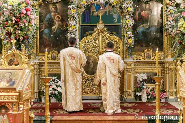 Priveghere în cinstea Sfântului Apostol Andrei la Catedrala Mitropolitană din Iași / Foto: pr. Silviu Cluci Priveghere în cinstea Sfântului Apostol Andrei la Catedrala Mitropolitană din Iași