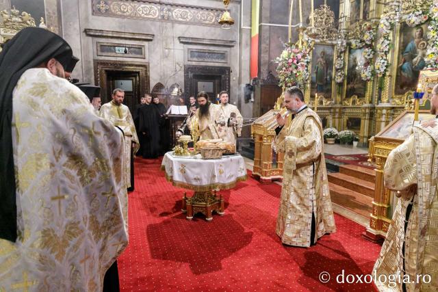 Priveghere în cinstea Sfântului Apostol Andrei la Catedrala Mitropolitană din Iași / Foto: pr. Silviu Cluci Priveghere în cinstea Sfântului Apostol Andrei la Catedrala Mitropolitană din Iași