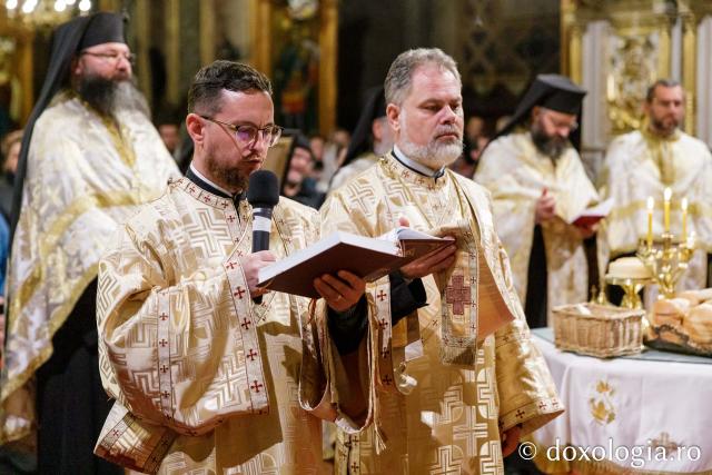 Priveghere în cinstea Sfântului Apostol Andrei la Catedrala Mitropolitană din Iași / Foto: pr. Silviu Cluci Priveghere în cinstea Sfântului Apostol Andrei la Catedrala Mitropolitană din Iași