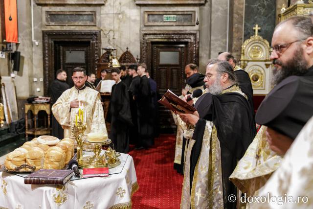 Priveghere în cinstea Sfântului Apostol Andrei la Catedrala Mitropolitană din Iași / Foto: pr. Silviu Cluci Priveghere în cinstea Sfântului Apostol Andrei la Catedrala Mitropolitană din Iași