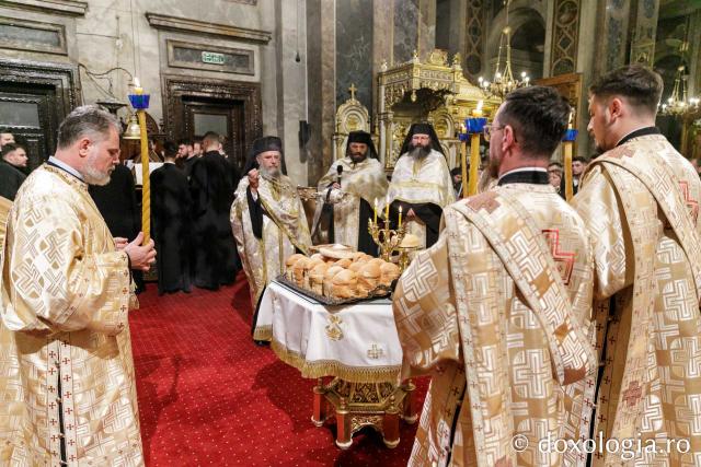 Priveghere în cinstea Sfântului Apostol Andrei la Catedrala Mitropolitană din Iași / Foto: pr. Silviu Cluci Priveghere în cinstea Sfântului Apostol Andrei la Catedrala Mitropolitană din Iași
