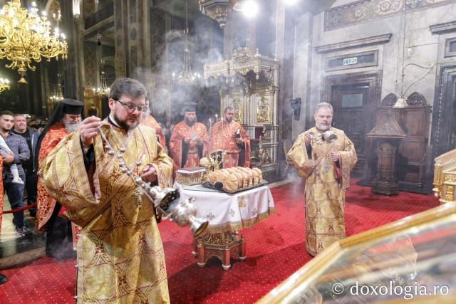 Priveghere în cinstea Sfântului Gheorghe la Catedrala Mitropolitană din Iași / Foto: pr. Silviu Cluci Priveghere în cinstea Sfântului Gheorghe la Catedrala Mitropolitană din Iași