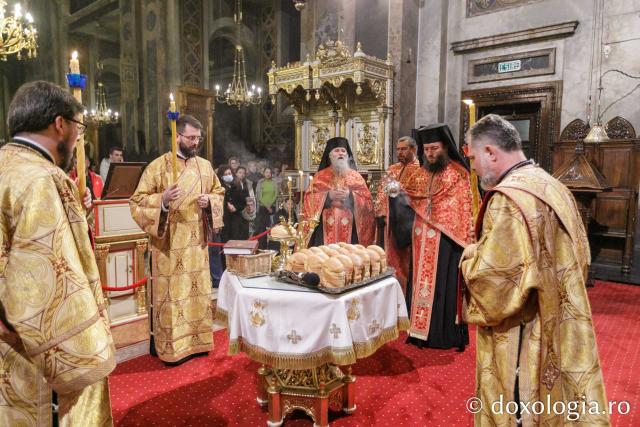 Priveghere în cinstea Sfântului Gheorghe la Catedrala Mitropolitană din Iași / Foto: pr. Silviu Cluci Priveghere în cinstea Sfântului Gheorghe la Catedrala Mitropolitană din Iași