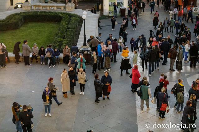 Priveghere în cinstea Sfântului Iosif cel Milostiv la Catedrala Mitropolitană din Iași / Foto: Oana Nechifor Priveghere în cinstea Sfântului Iosif cel Milostiv la Catedrala Mitropolitană din Iași