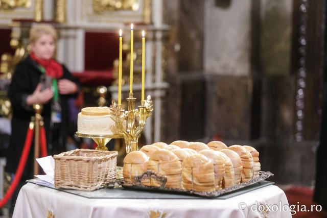 Priveghere în cinstea Sfântului Iosif cel Milostiv la Catedrala Mitropolitană din Iași / Foto: pr. Silviu Cluci Priveghere în cinstea Sfântului Iosif cel Milostiv la Catedrala Mitropolitană din Iași