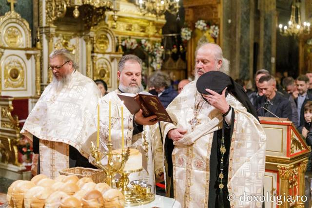 Priveghere în cinstea Sfântului Iosif cel Milostiv la Catedrala Mitropolitană din Iași / Foto: pr. Silviu Cluci Priveghere în cinstea Sfântului Iosif cel Milostiv la Catedrala Mitropolitană din Iași
