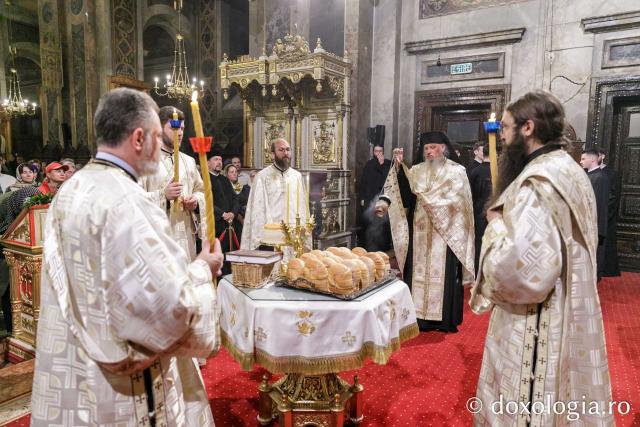 Priveghere în cinstea Sfântului Iosif cel Milostiv la Catedrala Mitropolitană din Iași / Foto: pr. Silviu Cluci Priveghere în cinstea Sfântului Iosif cel Milostiv la Catedrala Mitropolitană din Iași