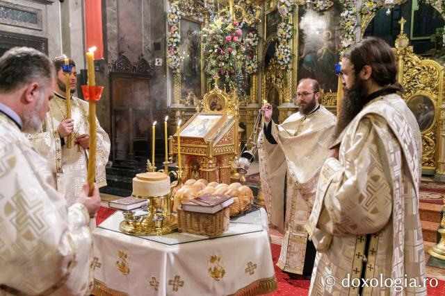 Priveghere în cinstea Sfântului Iosif cel Milostiv la Catedrala Mitropolitană din Iași / Foto: pr. Silviu Cluci Priveghere în cinstea Sfântului Iosif cel Milostiv la Catedrala Mitropolitană din Iași