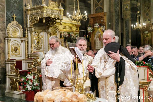 Priveghere în cinstea Sfântului Iosif cel Milostiv la Catedrala Mitropolitană din Iași / Foto: pr. Silviu Cluci Priveghere în cinstea Sfântului Iosif cel Milostiv la Catedrala Mitropolitană din Iași