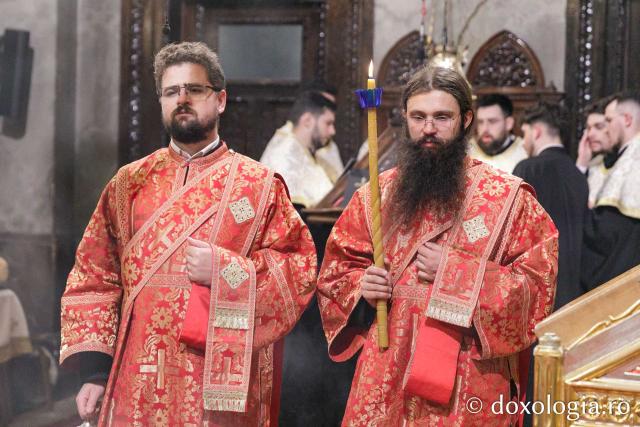 Priveghere în cinstea Sfântului Mare Mucenic și Tămăduitor Pantelimon la Catedrala Mitropolitană din Iași / foto: pr. Silviu Cluci Priveghere în cinstea Sfântului Mare Mucenic și Tămăduitor Pantelimon la Catedrala Mitropolitană din Iași