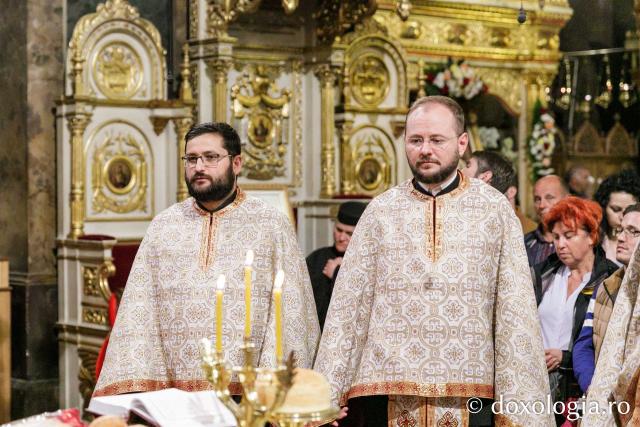 Priveghere în cinstea Sfântului Mare Mucenic și Tămăduitor Pantelimon la Catedrala Mitropolitană din Iași / foto: pr. Silviu Cluci Priveghere în cinstea Sfântului Mare Mucenic și Tămăduitor Pantelimon la Catedrala Mitropolitană din Iași