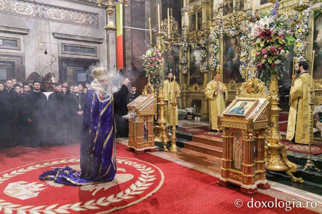 Slujba de priveghere a Sfintei Cuvioase Parascheva – Iași, 2024