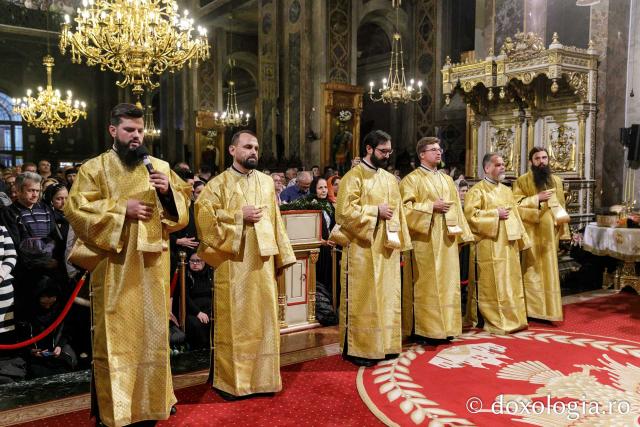 Slujba de priveghere a Sfintei Cuvioase Parascheva – Iași, 2024