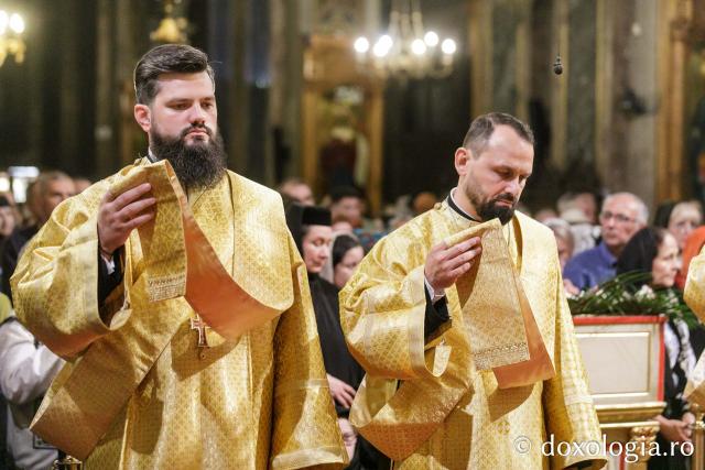 Slujba de priveghere a Sfintei Cuvioase Parascheva – Iași, 2024