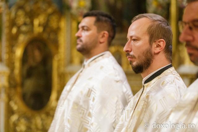 Slujba de priveghere a Sfintei Cuvioase Parascheva – Iași, 2024