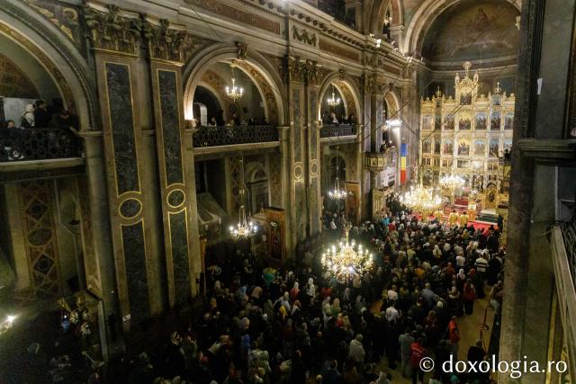 Slujba de priveghere a Sfintei Cuvioase Parascheva – Iași, 2024