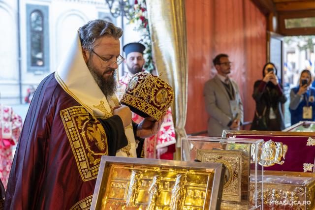 Slujbă de priveghere în cinstea Sfântului Mare Mucenic Dimitrie, Izvorâtorul de mir / Foto credit: Basilica.ro / Raluca-Emanuela Ene (Foto) Slujbă de priveghere în cinstea Sfântului Mare Mucenic Dimitrie, Izvorâtorul de mir