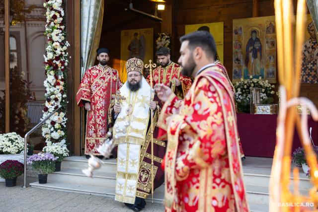 Slujbă de priveghere în cinstea Sfântului Mare Mucenic Dimitrie, Izvorâtorul de mir / Foto credit: Basilica.ro / Raluca-Emanuela Ene (Foto) Slujbă de priveghere în cinstea Sfântului Mare Mucenic Dimitrie, Izvorâtorul de mir