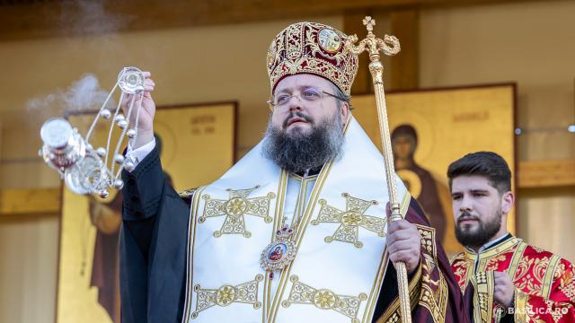 Slujbă de priveghere în cinstea Sfântului Mare Mucenic Dimitrie, Izvorâtorul de mir / Foto credit: Basilica.ro / Raluca-Emanuela Ene (Foto) Slujbă de priveghere în cinstea Sfântului Mare Mucenic Dimitrie, Izvorâtorul de mir