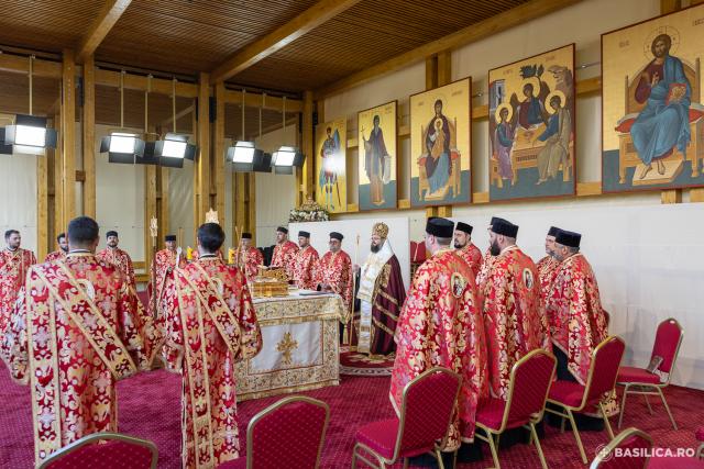 Slujbă de priveghere în cinstea Sfântului Mare Mucenic Dimitrie, Izvorâtorul de mir / Foto credit: Basilica.ro / Raluca-Emanuela Ene (Foto) Slujbă de priveghere în cinstea Sfântului Mare Mucenic Dimitrie, Izvorâtorul de mir