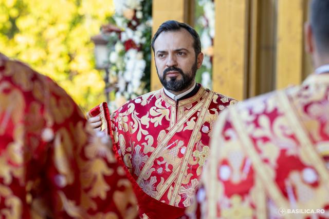 Slujbă de priveghere în cinstea Sfântului Mare Mucenic Dimitrie, Izvorâtorul de mir / Foto credit: Basilica.ro / Raluca-Emanuela Ene (Foto) Slujbă de priveghere în cinstea Sfântului Mare Mucenic Dimitrie, Izvorâtorul de mir