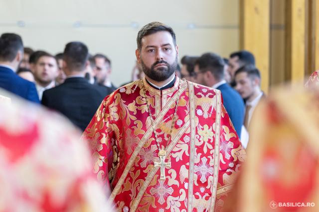 Slujbă de priveghere în cinstea Sfântului Mare Mucenic Dimitrie, Izvorâtorul de mir / Foto credit: Basilica.ro / Raluca-Emanuela Ene (Foto) Slujbă de priveghere în cinstea Sfântului Mare Mucenic Dimitrie, Izvorâtorul de mir