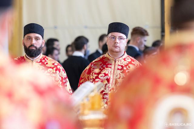 Slujbă de priveghere în cinstea Sfântului Mare Mucenic Dimitrie, Izvorâtorul de mir / Foto credit: Basilica.ro / Raluca-Emanuela Ene (Foto) Slujbă de priveghere în cinstea Sfântului Mare Mucenic Dimitrie, Izvorâtorul de mir