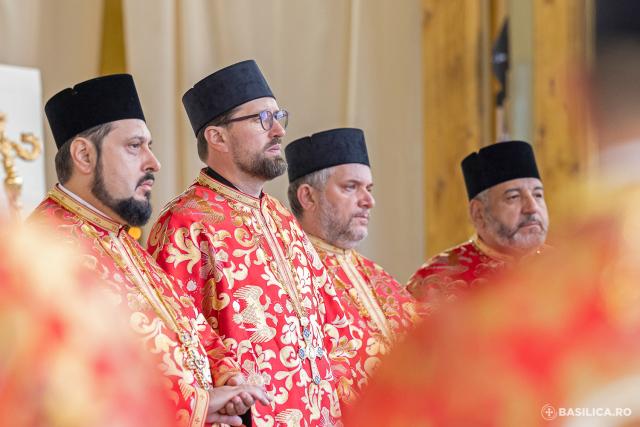 Slujbă de priveghere în cinstea Sfântului Mare Mucenic Dimitrie, Izvorâtorul de mir / Foto credit: Basilica.ro / Raluca-Emanuela Ene (Foto) Slujbă de priveghere în cinstea Sfântului Mare Mucenic Dimitrie, Izvorâtorul de mir