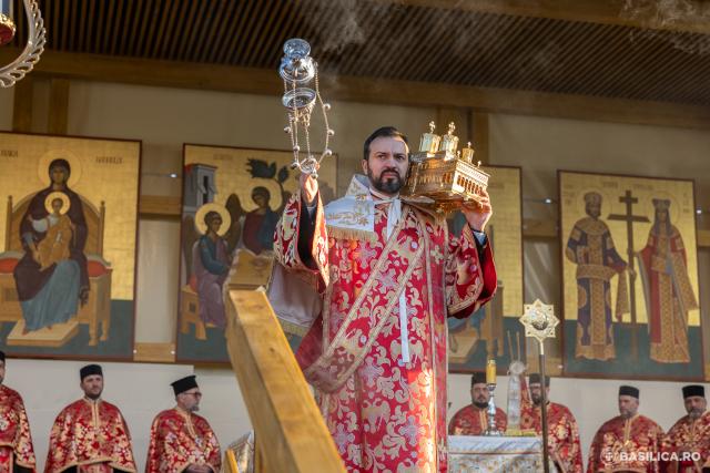 Slujbă de priveghere în cinstea Sfântului Mare Mucenic Dimitrie, Izvorâtorul de mir / Foto credit: Basilica.ro / Raluca-Emanuela Ene (Foto) Slujbă de priveghere în cinstea Sfântului Mare Mucenic Dimitrie, Izvorâtorul de mir