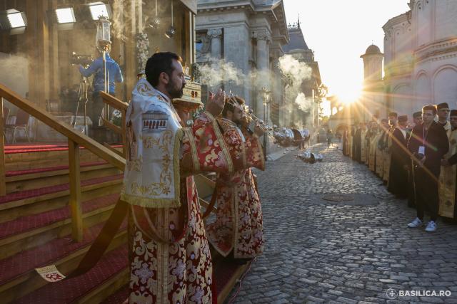 Slujbă de priveghere în cinstea Sfântului Mare Mucenic Dimitrie, Izvorâtorul de mir / Foto credit: Basilica.ro / Raluca-Emanuela Ene (Foto) Slujbă de priveghere în cinstea Sfântului Mare Mucenic Dimitrie, Izvorâtorul de mir