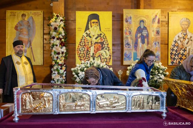 Slujbă de priveghere în cinstea Sfântului Mare Mucenic Dimitrie, Izvorâtorul de mir / Foto credit: Basilica.ro / Raluca-Emanuela Ene (Foto) Slujbă de priveghere în cinstea Sfântului Mare Mucenic Dimitrie, Izvorâtorul de mir