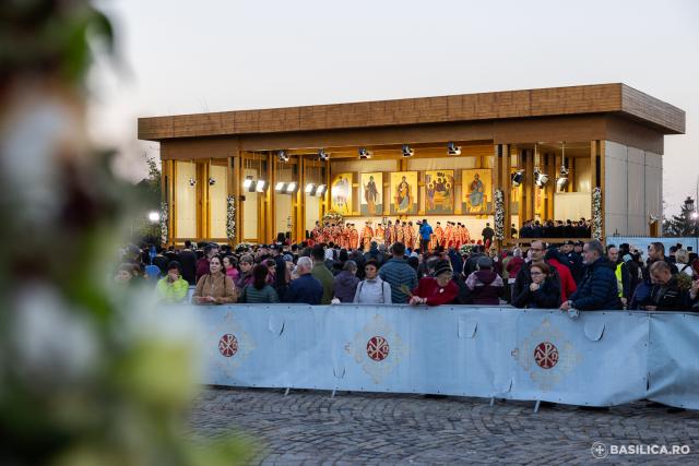 Slujbă de priveghere în cinstea Sfântului Mare Mucenic Dimitrie, Izvorâtorul de mir / Foto credit: Basilica.ro / Raluca-Emanuela Ene (Foto) Slujbă de priveghere în cinstea Sfântului Mare Mucenic Dimitrie, Izvorâtorul de mir