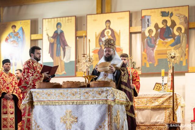 Slujbă de priveghere în cinstea Sfântului Mare Mucenic Dimitrie, Izvorâtorul de mir / Foto credit: Basilica.ro / Raluca-Emanuela Ene (Foto) Slujbă de priveghere în cinstea Sfântului Mare Mucenic Dimitrie, Izvorâtorul de mir