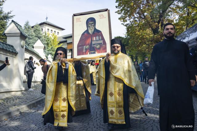 La pas, alături de prietenii lui Hristos: Calea Sfinților, pe străzile din Capitală / Foto credit: Basilica.ro / Mircea Florescu La pas, alături de prietenii lui Hristos: Calea Sfinților, pe străzile din Capitală