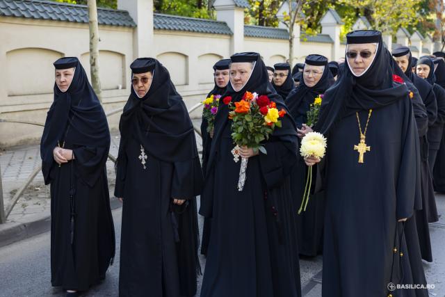 La pas, alături de prietenii lui Hristos: Calea Sfinților, pe străzile din Capitală / Foto credit: Basilica.ro / Mircea Florescu La pas, alături de prietenii lui Hristos: Calea Sfinților, pe străzile din Capitală