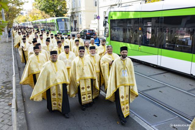 La pas, alături de prietenii lui Hristos: Calea Sfinților, pe străzile din Capitală / Foto credit: Basilica.ro / Mircea Florescu La pas, alături de prietenii lui Hristos: Calea Sfinților, pe străzile din Capitală