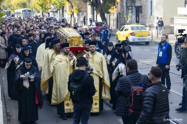 La pas, alături de prietenii lui Hristos: Calea Sfinților, pe străzile din Capitală / Foto credit: Basilica.ro / Mircea Florescu La pas, alături de prietenii lui Hristos: Calea Sfinților, pe străzile din Capitală