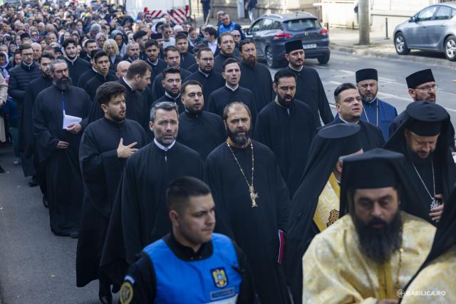 La pas, alături de prietenii lui Hristos: Calea Sfinților, pe străzile din Capitală / Foto credit: Basilica.ro / Mircea Florescu La pas, alături de prietenii lui Hristos: Calea Sfinților, pe străzile din Capitală