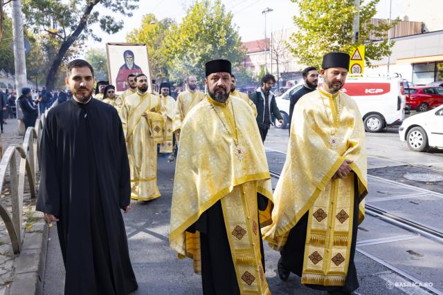 La pas, alături de prietenii lui Hristos: Calea Sfinților, pe străzile din Capitală / Foto credit: Basilica.ro / Mircea Florescu La pas, alături de prietenii lui Hristos: Calea Sfinților, pe străzile din Capitală