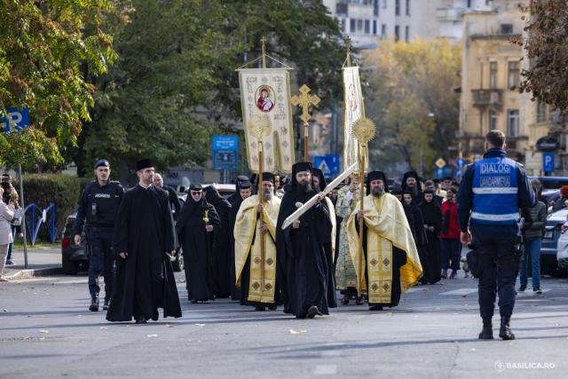 La pas, alături de prietenii lui Hristos: Calea Sfinților, pe străzile din Capitală / Foto credit: Basilica.ro / Mircea Florescu La pas, alături de prietenii lui Hristos: Calea Sfinților, pe străzile din Capitală