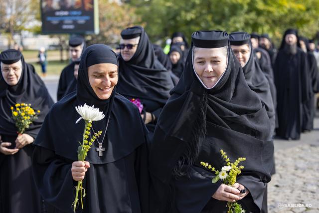 La pas, alături de prietenii lui Hristos: Calea Sfinților, pe străzile din Capitală / Foto credit: Basilica.ro / Mircea Florescu La pas, alături de prietenii lui Hristos: Calea Sfinților, pe străzile din Capitală
