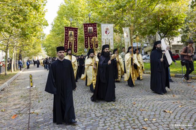 La pas, alături de prietenii lui Hristos: Calea Sfinților, pe străzile din Capitală / Foto credit: Basilica.ro / Mircea Florescu La pas, alături de prietenii lui Hristos: Calea Sfinților, pe străzile din Capitală