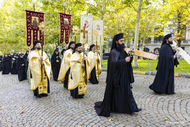 La pas, alături de prietenii lui Hristos: Calea Sfinților, pe străzile din Capitală / Foto credit: Basilica.ro / Mircea Florescu La pas, alături de prietenii lui Hristos: Calea Sfinților, pe străzile din Capitală
