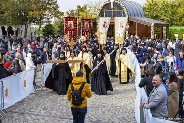 La pas, alături de prietenii lui Hristos: Calea Sfinților, pe străzile din Capitală / Foto credit: Basilica.ro / Mircea Florescu La pas, alături de prietenii lui Hristos: Calea Sfinților, pe străzile din Capitală