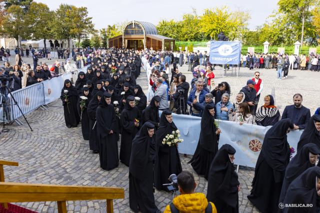 La pas, alături de prietenii lui Hristos: Calea Sfinților, pe străzile din Capitală / Foto credit: Basilica.ro / Mircea Florescu La pas, alături de prietenii lui Hristos: Calea Sfinților, pe străzile din Capitală