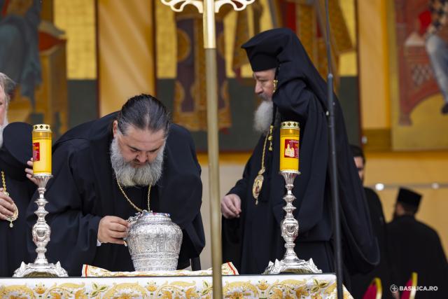 La pas, alături de prietenii lui Hristos: Calea Sfinților, pe străzile din Capitală / Foto credit: Basilica.ro / Mircea Florescu La pas, alături de prietenii lui Hristos: Calea Sfinților, pe străzile din Capitală