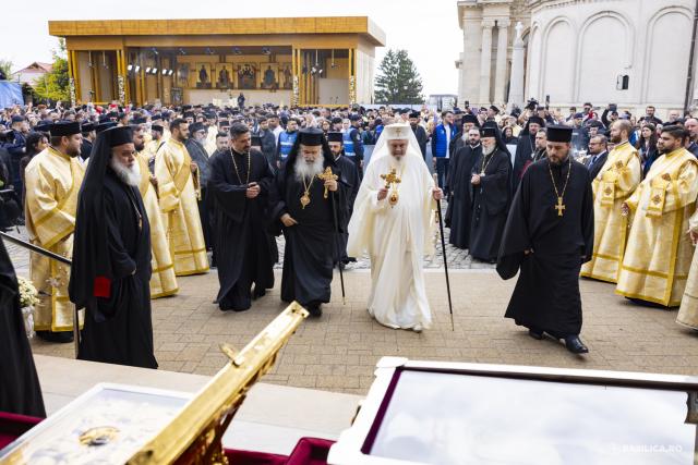La pas, alături de prietenii lui Hristos: Calea Sfinților, pe străzile din Capitală / Foto credit: Basilica.ro / Mircea Florescu La pas, alături de prietenii lui Hristos: Calea Sfinților, pe străzile din Capitală