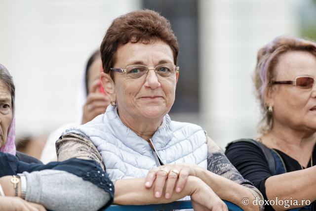 (Foto) Pelerinaj pe Calea Sfinților – credință și rugăciune în lumina harului Sfinților Parascheva și Pantelimon
