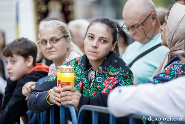 (Foto) Pelerinaj pe Calea Sfinților – credință și rugăciune în lumina harului Sfinților Parascheva și Pantelimon